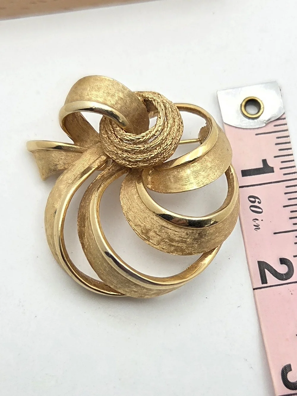 Vintage Coro Gold Tone Swirl Ribbon Brooch Pin